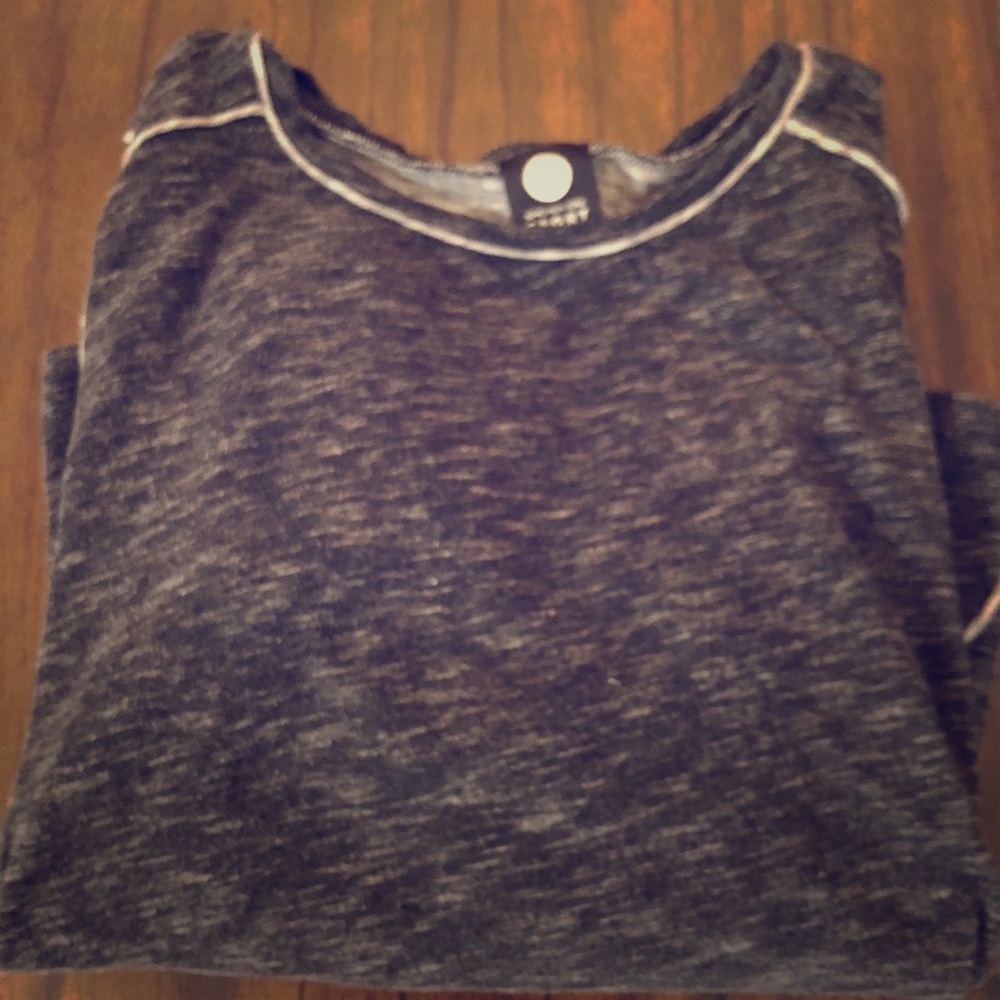 Women’s Pull Over Top